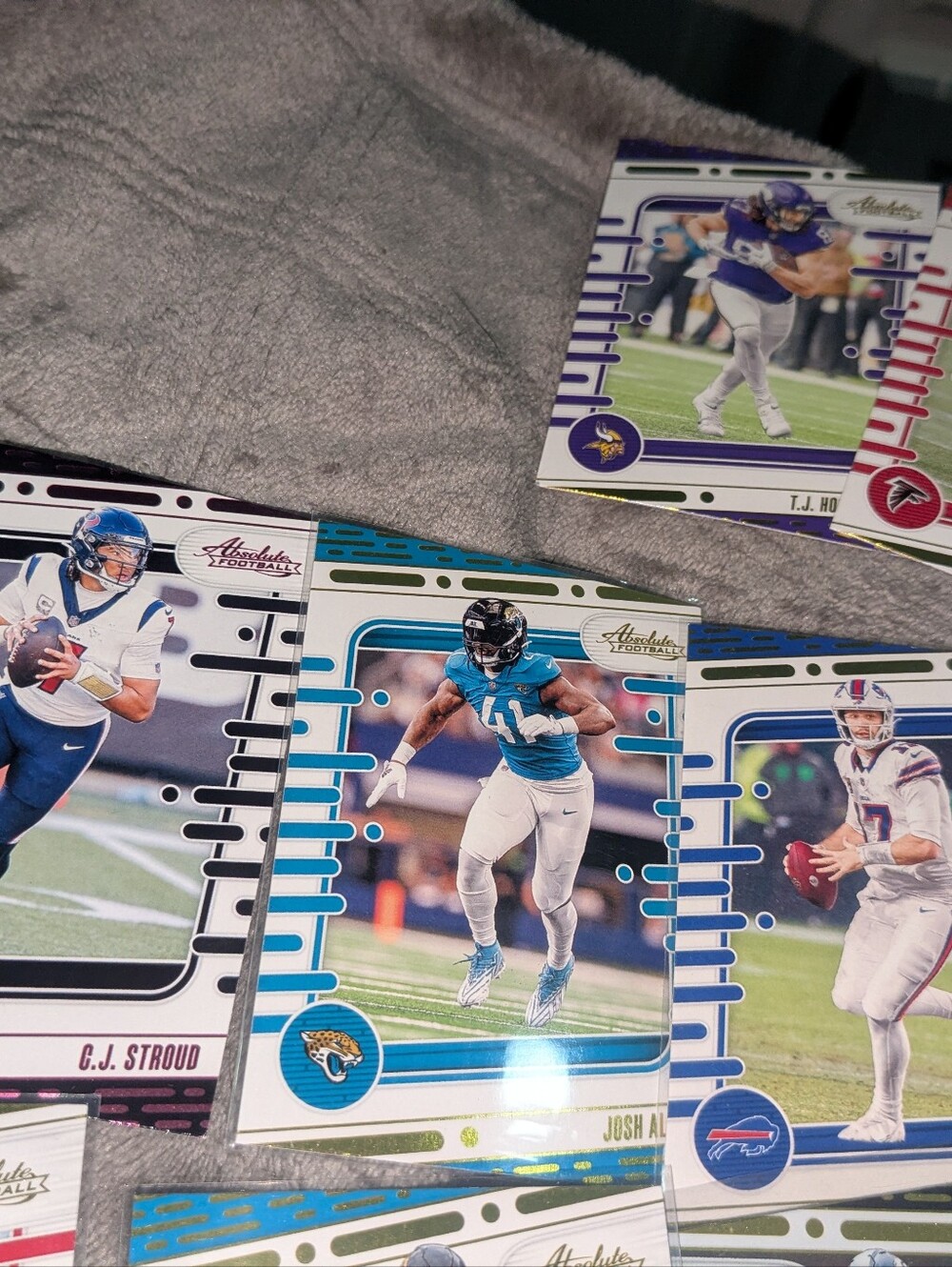 Drake Maye Yellow Rookie Football Card - Picture 6 of 6